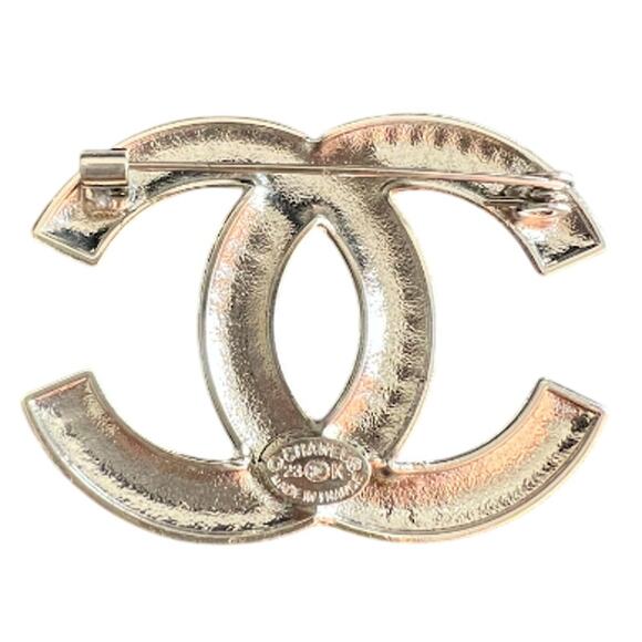 Chanel Silver Interlocking Brilliant Crystal Brooch Fall 2023 (CCXX025) - Picture 3 of 4
